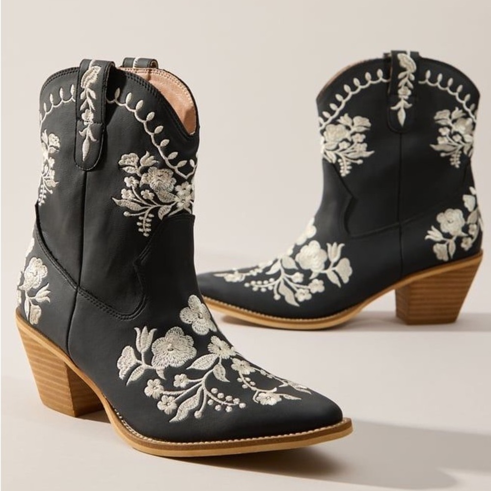 New with tags Altar’d state Caroline embroidered western booties